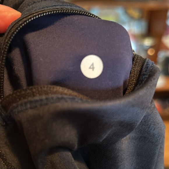 Sz 4 Lululemon cropped tights - Picture 5 of 6